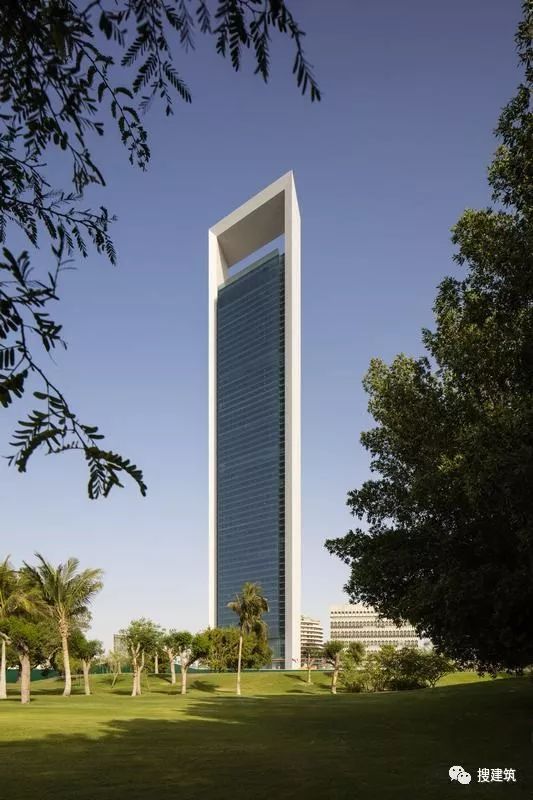 75平米平面图资料下载-这座75层的办公楼，创造了一个巨大的拱门形象！！
