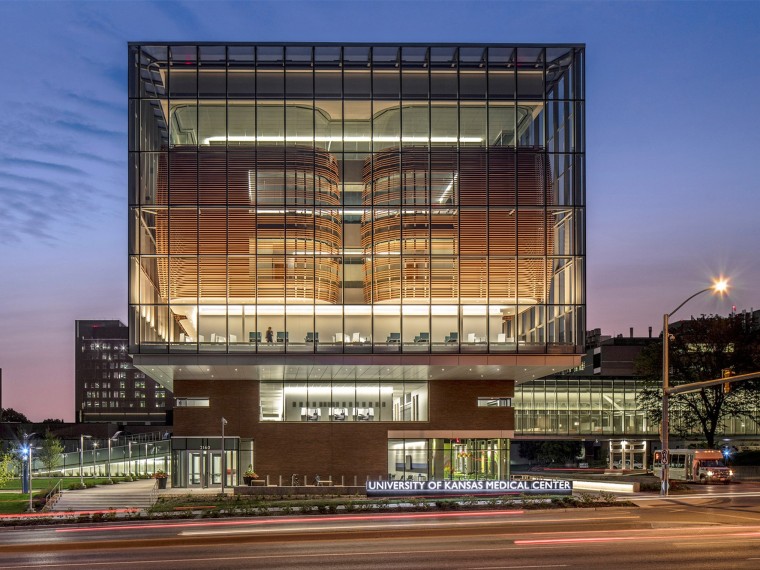 美国外形独特的玻璃住资料下载-美国堪萨斯大学医学中心大楼