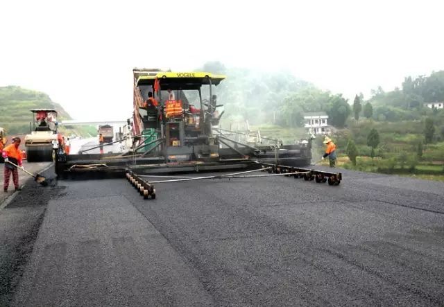 钢护筒与混凝土粘结力资料下载-高速公路沥青混凝土路面上面层关键施工试验控制技术