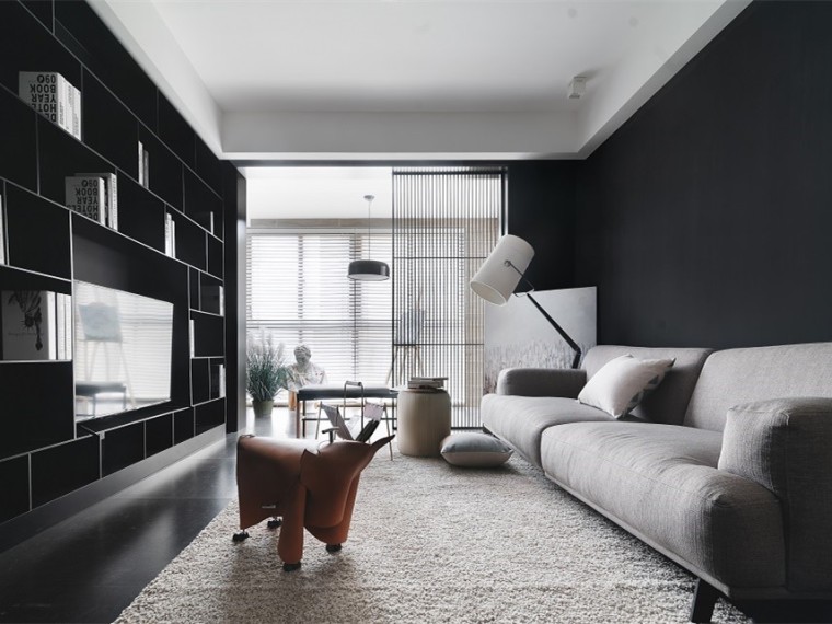 黑白灰的室内设计资料下载-124m²木与黑白灰平衡的居住空间