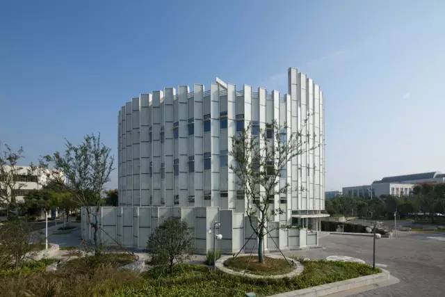太阳能光伏发电特点资料下载-中国首个零能耗建筑