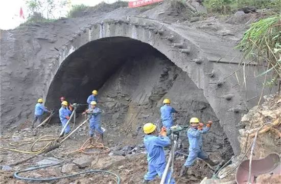 隧道溶洞处理方案资料下载-隧道大型溶洞处理技术（上）