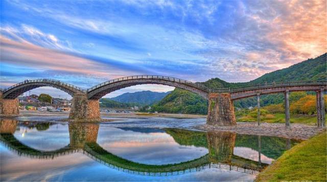 大型石拱桥资料下载-上万木构件建成一座桥，没用一颗钉子！