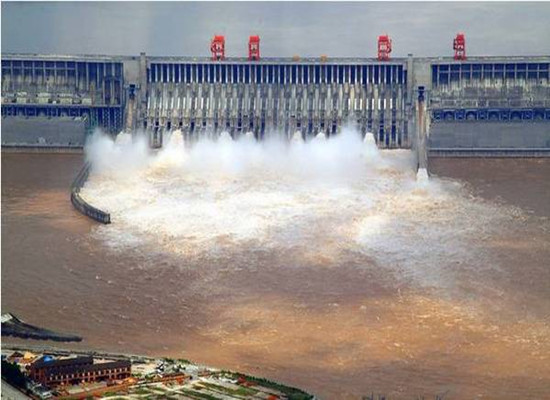 水库大坝枢纽工程造价资料下载-三峡大坝耗资954.6亿，也是一个巨大的累赘?