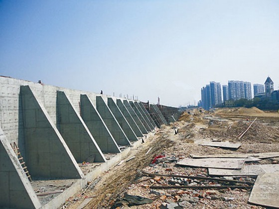 04j008公路用挡土墙资料下载-[重庆]高速公路扶壁式锚杆挡土墙施工方案