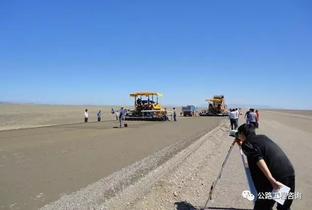 水泥稳定碎石施工流程资料下载-水泥稳定碎石底基层、基层施工