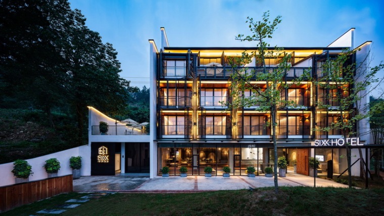传统湘西风格结合现代材料—张家界·六甲设计酒店-Main facade