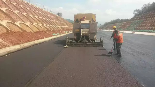 雨季路面施工注意事项_1