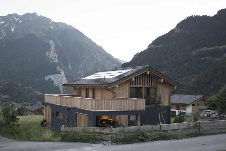 瑞士施奈德度假资料下载-瑞士木石建造的CRN住宅