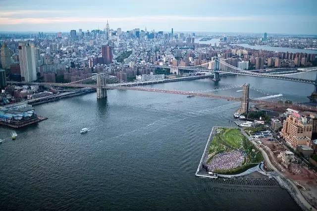 纽约东河海滨资料下载-工业海滨的重生|布鲁克林大桥公园