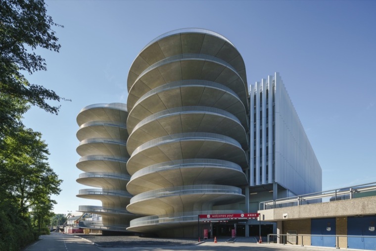 注册建筑师场地设计停车场资料下载-阿姆斯特丹RAI停车场大楼 ——螺旋塔楼 / Benthem Crouwel Archi