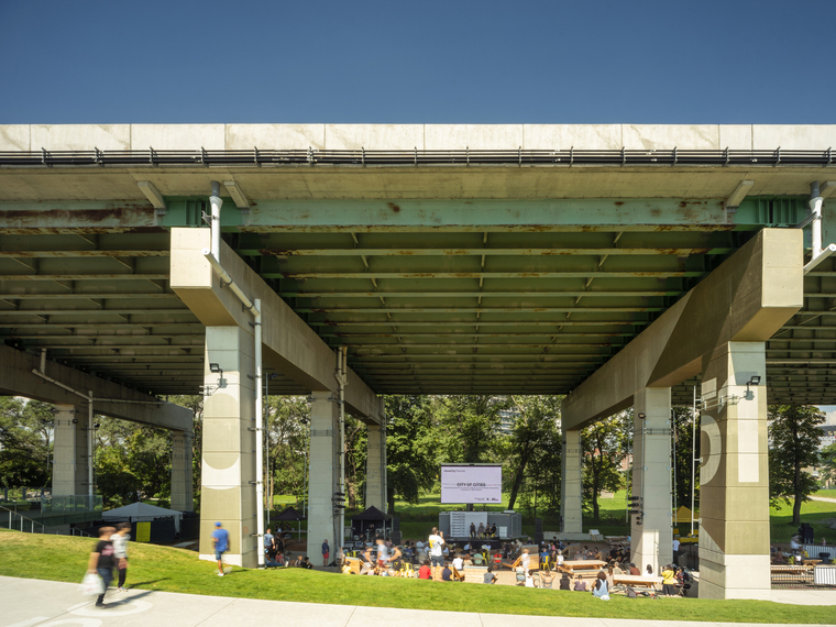 加拿大充满活力的复合公共空间-The_Bentway_05_NL