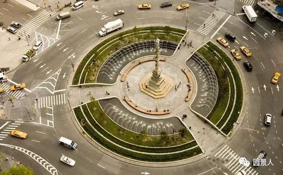 交通环岛也可以称为交通绿岛,就是在十字路口和较大交通干线交汇处,为