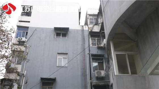 施工资质确定资料下载-南京“楼靠靠”终于要站直了，用千斤顶抬升房屋消除沉降