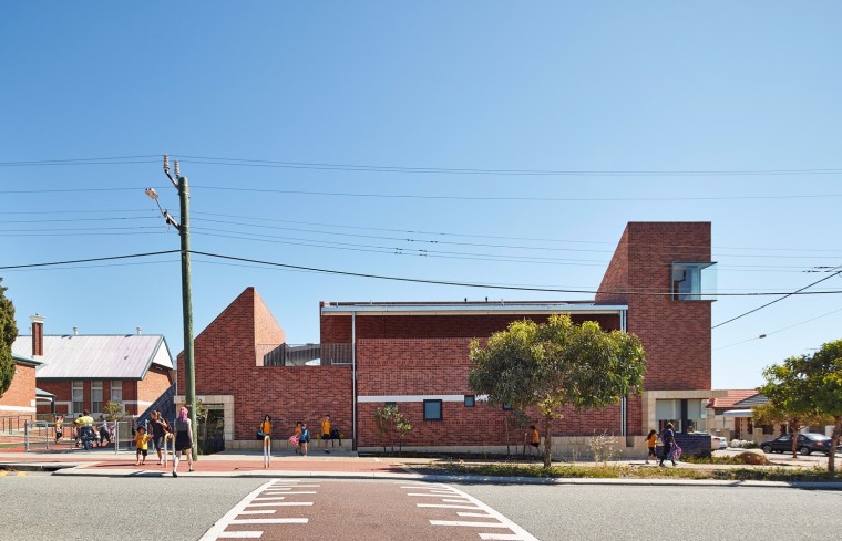 小学学校预算资料下载-用自然元素记录时间和成长的澳大利亚海格特小学