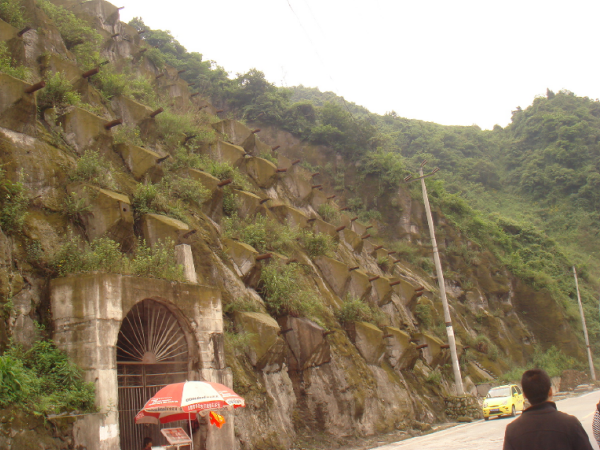 深圳地铁深基坑资料下载-[毕业设计]深圳地铁深基坑支护设计