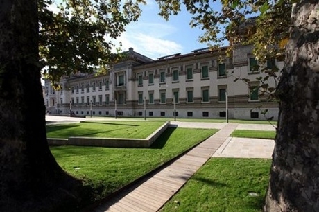 对称的广场设计资料下载-意大利Lorenzo Berzieri广场景观改造设计