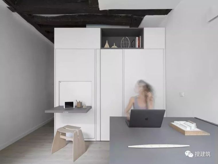 办公空间多方案资料下载-16平米小公寓，两张床+浴室+厨房+办公桌，多功能空间全有了！！