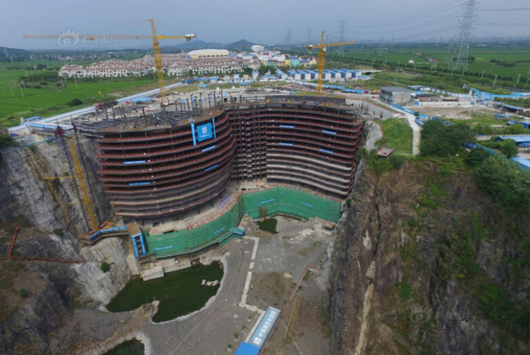 上海深坑施工方案资料下载-上海深坑酒店建地下17层，曾是采石场