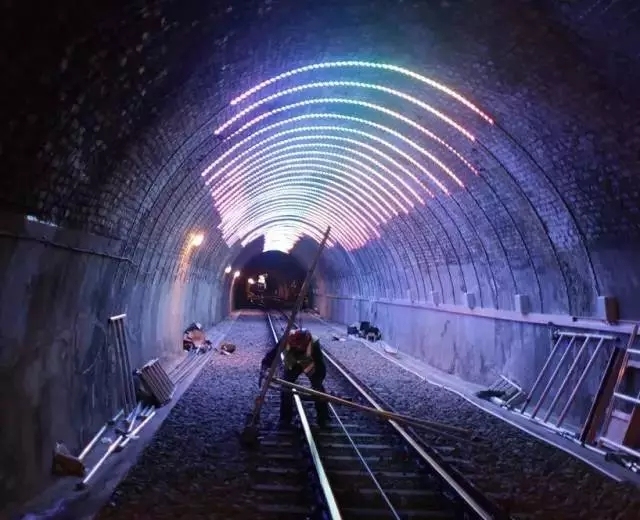 隧道万花筒：光影艺术——带你穿梭时光隧道-640.webp