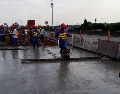 高速路桥面标高资料下载-[绕城高速]提高混凝土桥面铺装施工综合合格率QC成果