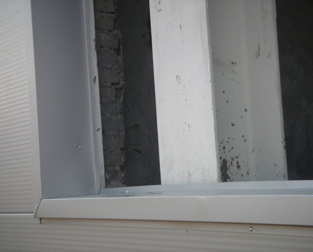 QC成果提高钢结构厂房围护结构的防渗漏性能-窗户四周设计节点图