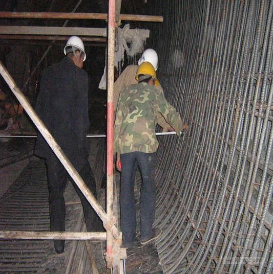 隧道二衬施工冷缝资料下载-[北京]隧道二衬施工步骤图解