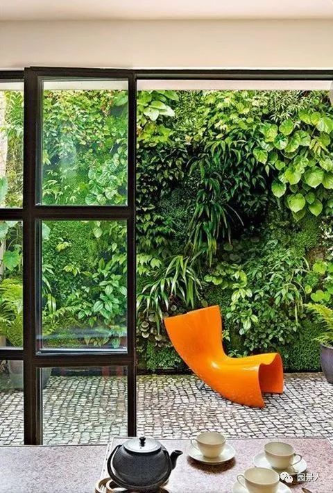 围墙与绿化资料下载-垂直绿化 · 会呼吸的墙壁
