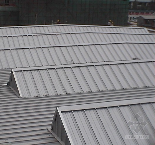 金属屋面工程施工方法资料下载-体育馆金属屋面施工技术总结（铝锰镁合金板、彩钢）
