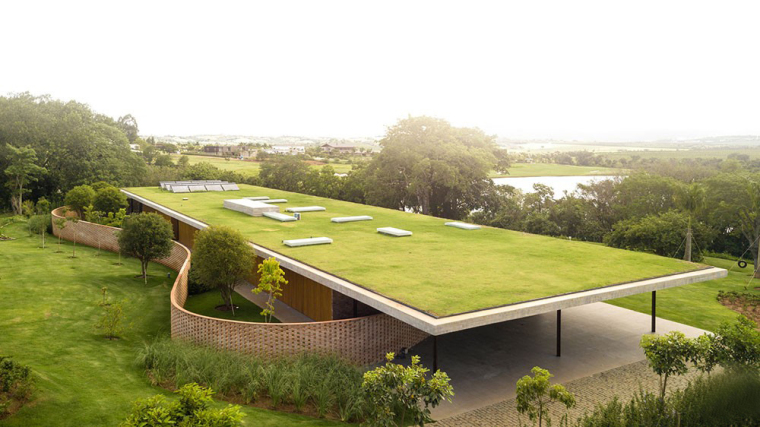 极简主义建筑大师资料下载-巴西绿色屋顶的极简主义住宅