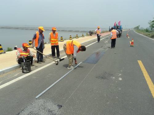 路基路面工程复习题资料下载-公路路基路面工程常见病害及处治（34页）