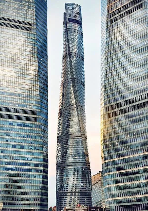 航站楼超高玻璃幕墙资料下载-零噪音打桩、千吨阻尼器、顶级玻璃幕墙...中国第一高楼