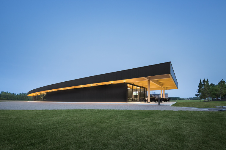 加拿大GolfExécutif高尔夫俱乐部-007-golf-clubhouse-for-golf-executif-montreal-by-architecture49