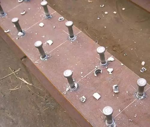 栓焊刚性连接计算资料下载-关于组合结构栓钉的设置！（干货）
