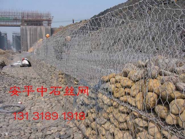 雷诺格宾网垫护坡施工资料下载-河堤加固格宾笼 围海围堰格宾石笼 格宾笼垫护坡