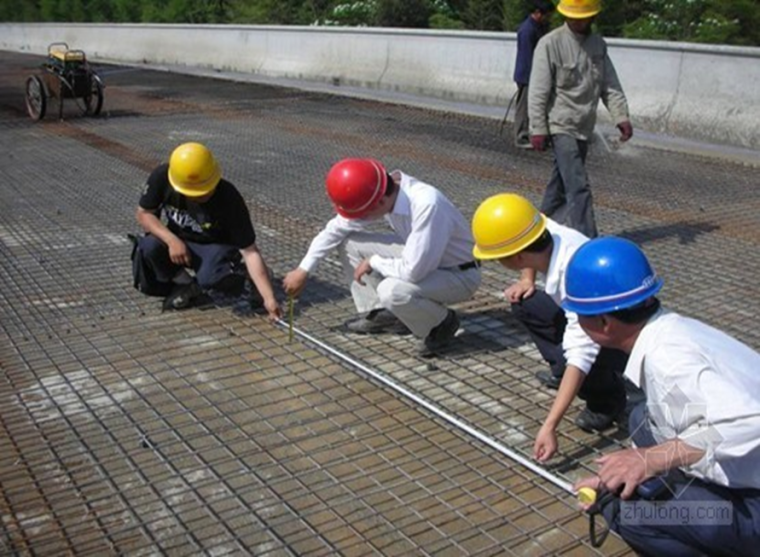 混凝土路面施工跳板资料下载-低温大温差环境下桥面铺装施工及养护