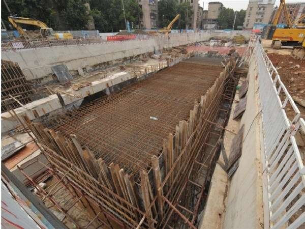明挖主体结构施工资料下载-基坑盖挖逆作法及主体结构施工方案