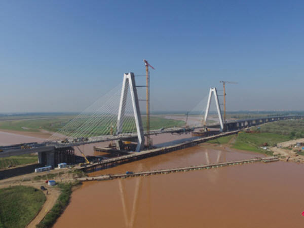宁夏第一高桥"永宁黄河公路特大桥"顺利合龙