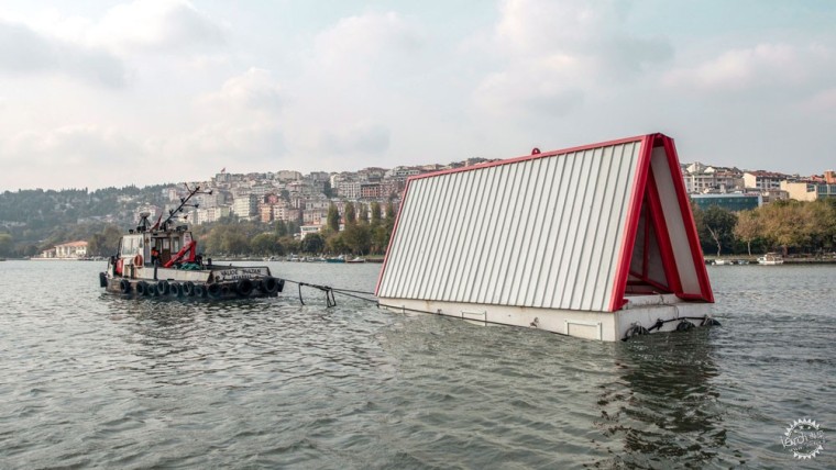 自由场地震震动资料下载-地震之后的那一抹温暖的红色