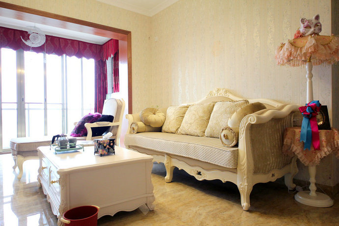 两室两厅混搭客厅沙发背景墙壁纸装修效果图