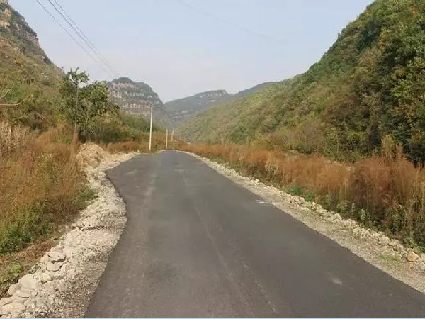 福建省村道路施工图资料下载-“养路不养人”，养管模式的转变，能否改变农村道路养管现状？