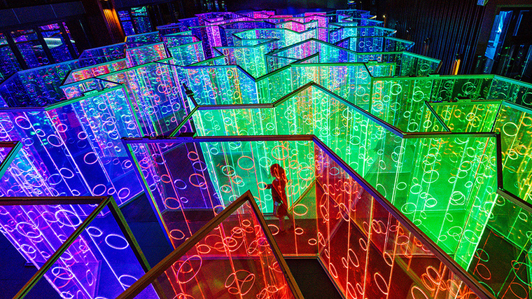 海南鲁能灯光艺术节-brut-deluxe-yuzhou-immersive-light-installation-designboom-03