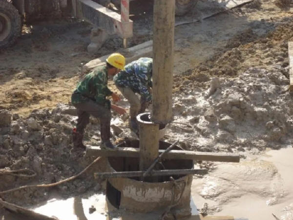 膨润土制备泥浆资料下载-钻孔灌注桩施工方法有哪些？