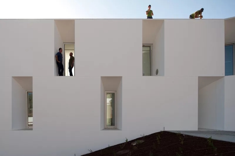体块减法的视觉之美：葡萄牙住宅社区_20