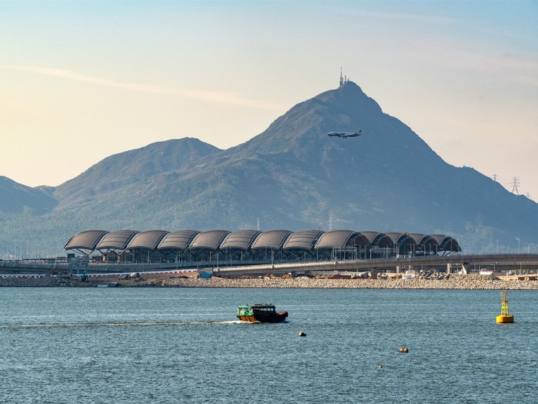 海关工程大楼资料下载-港珠澳大桥香港口岸旅检大楼