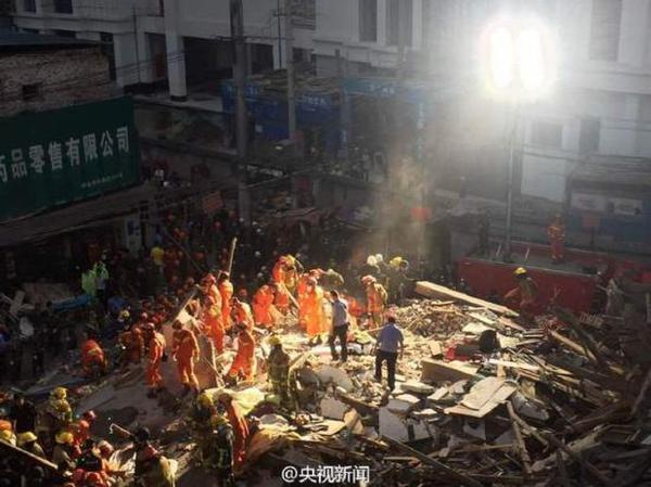 温州消防安全资料下载-浙江温州三幢5层高楼房倒塌，20多人被掩埋(图)