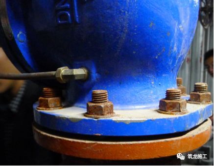 机电工程质量验收照片资料下载-给排水管道安装常见质量问题及正确做法照片，值得收藏！