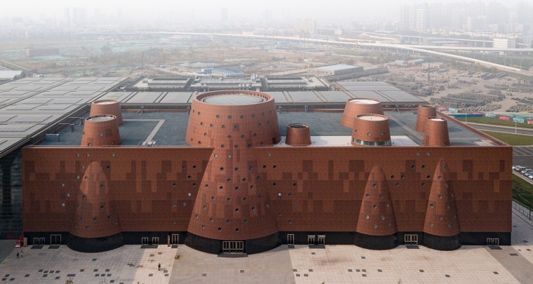 圆商业建筑资料下载-新作！浇铸在大地之上的巨型圆椎古铜城堡——天津滨海城市博物馆