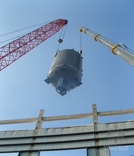 塔吊双机抬吊专项方案资料下载-采用300t和250t大型设备双机抬吊完成聚合釜吊装