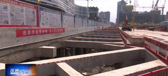 徐州轨交2号线彭城广场换乘站基坑开挖，明挖和盖挖相结合-施工现场